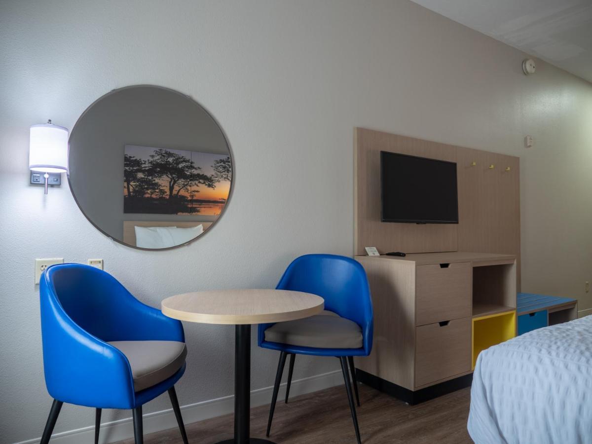 Days Inn&Suites by Wyndham Savannah North I-95 Port Wentworth Bagian luar foto