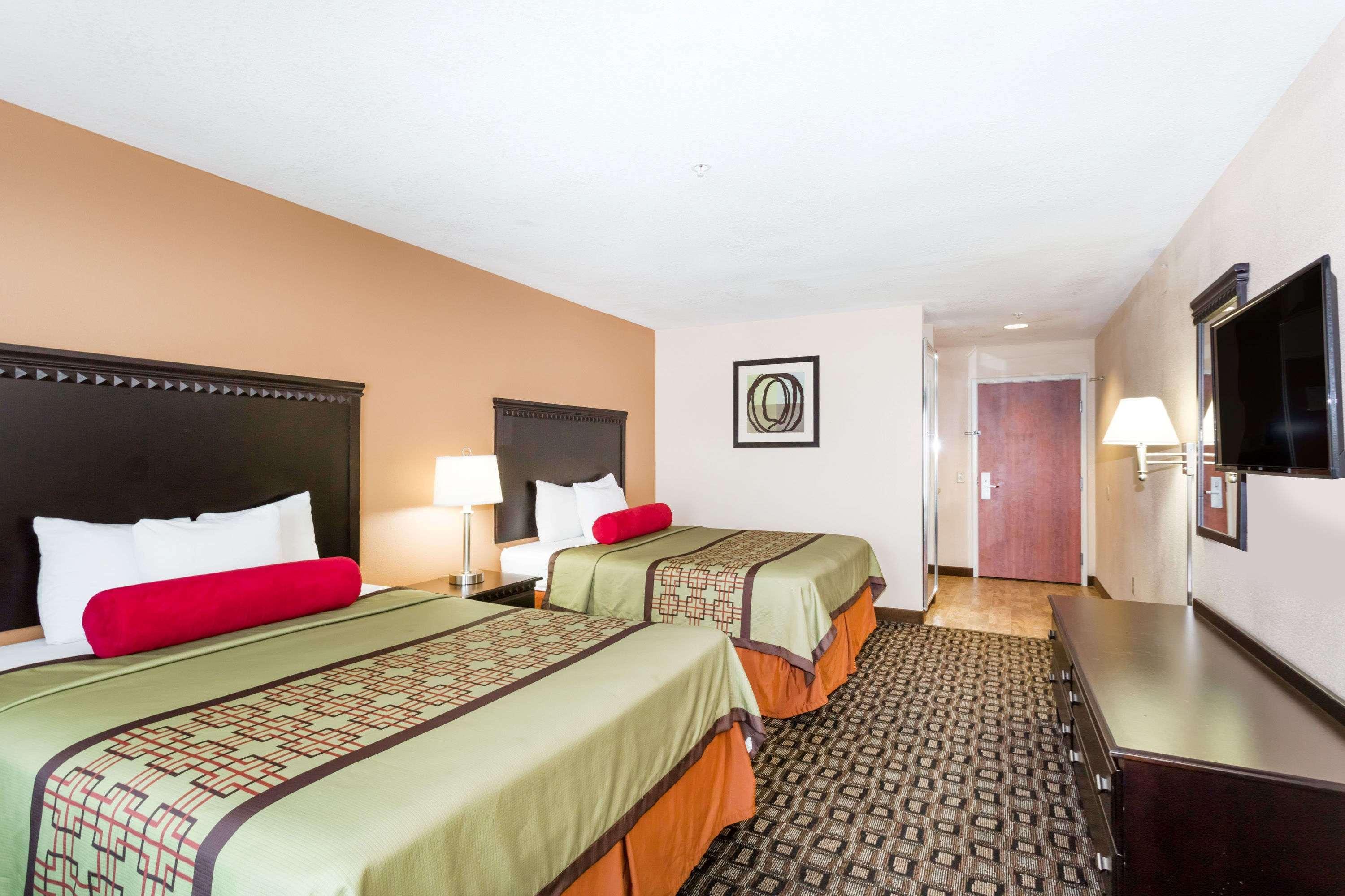 Days Inn&Suites by Wyndham Savannah North I-95 Port Wentworth Bagian luar foto
