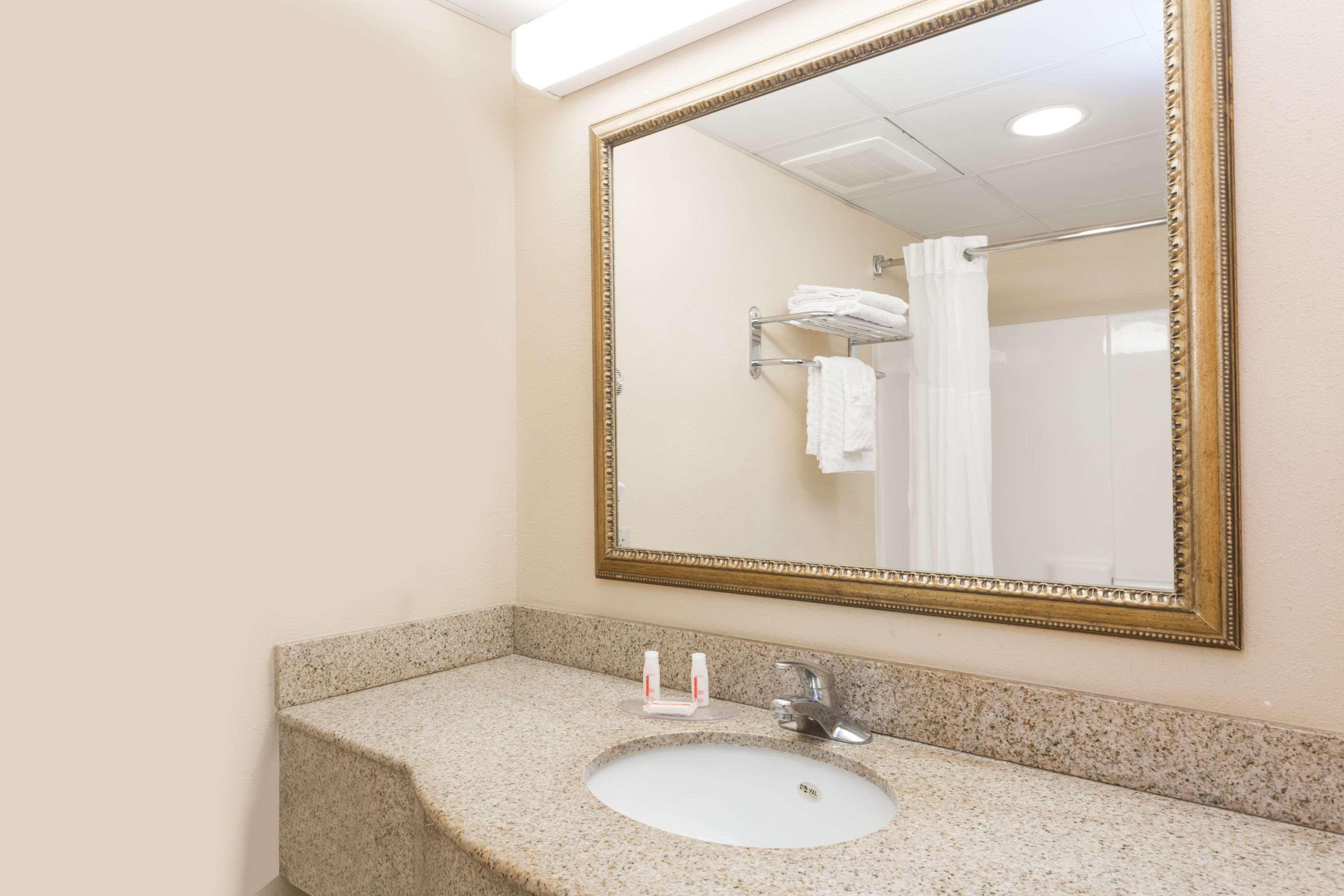 Days Inn&Suites by Wyndham Savannah North I-95 Port Wentworth Bagian luar foto