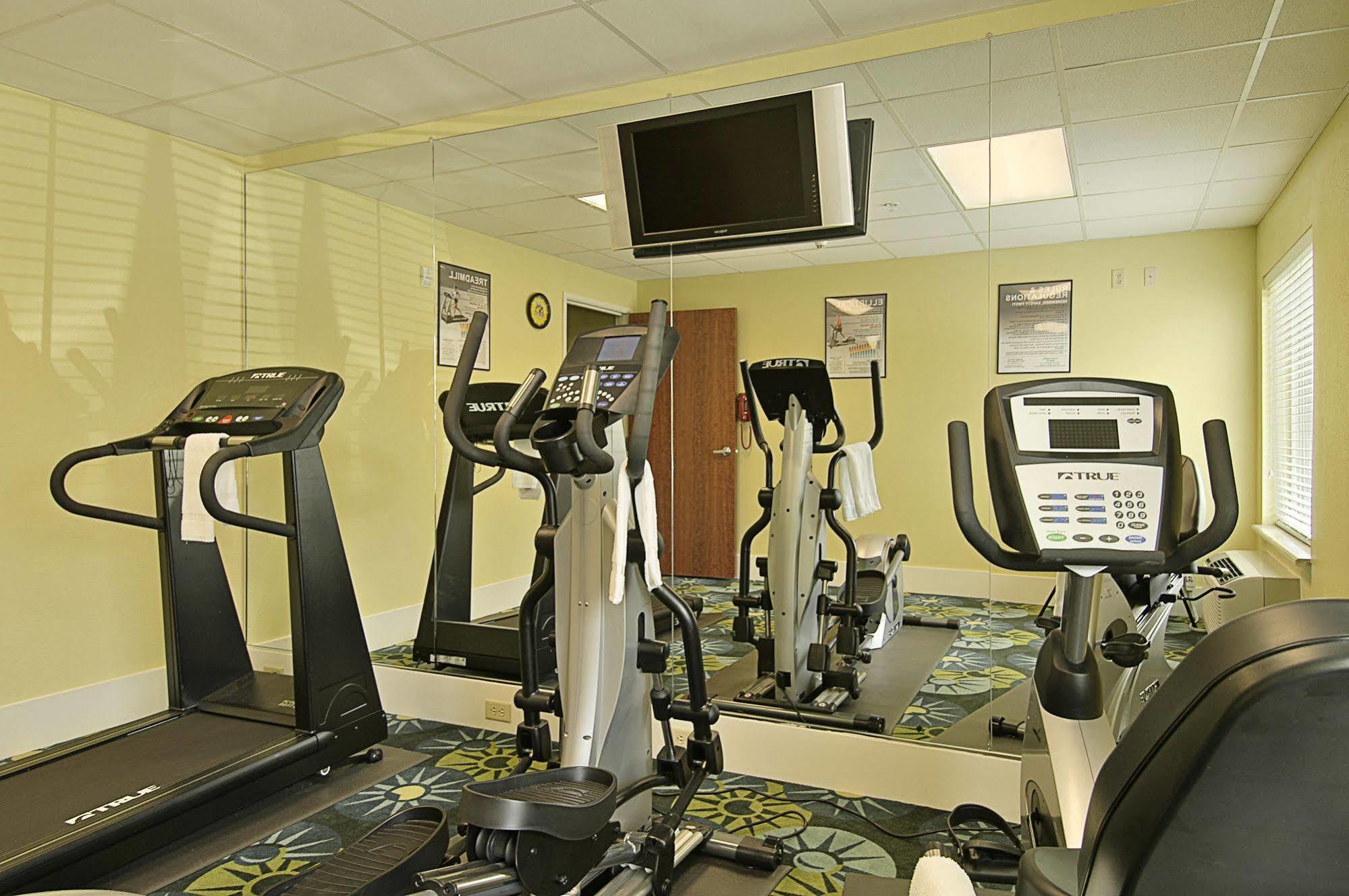 Days Inn&Suites by Wyndham Savannah North I-95 Port Wentworth Bagian luar foto
